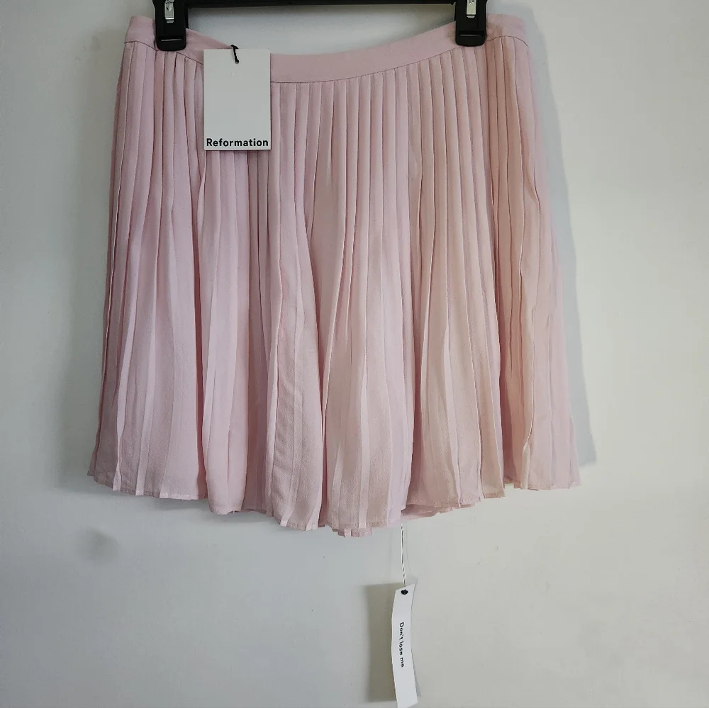 REFORMATION PINK LOVELL BLOSSOM CHERRY PLEATED MINI SKIRT Med NWT - Picture 2 of 11